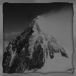 How many people reach Mount Everest daily?
