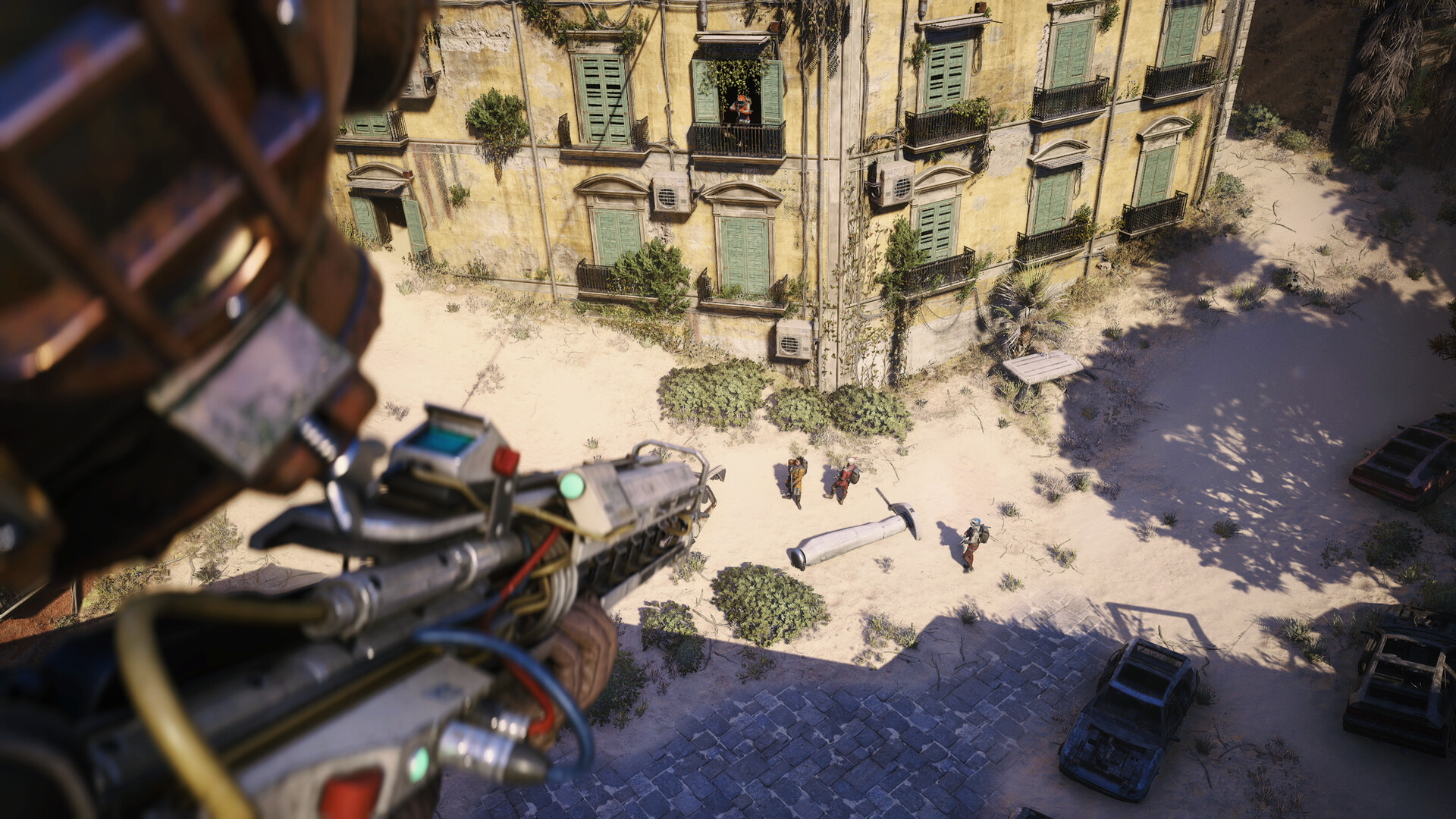 Raiders regroup and move together through hostile territory, the kind of squad coordination the Matriarch event demands. Image: Embark Studios.