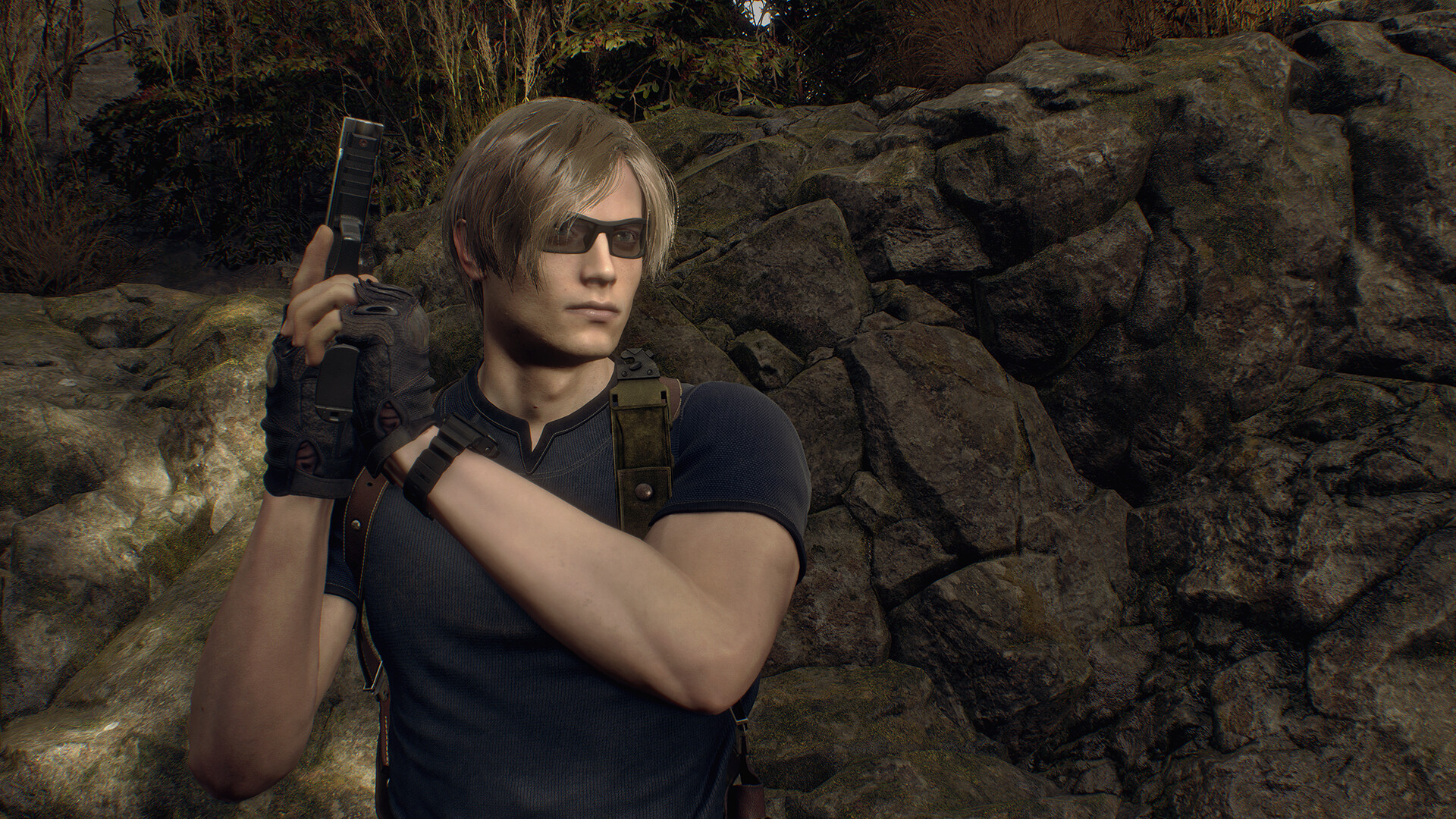 Resident Evil 4 Leon Accessory: 'Sunglasses (Sporty)' screenshot 1