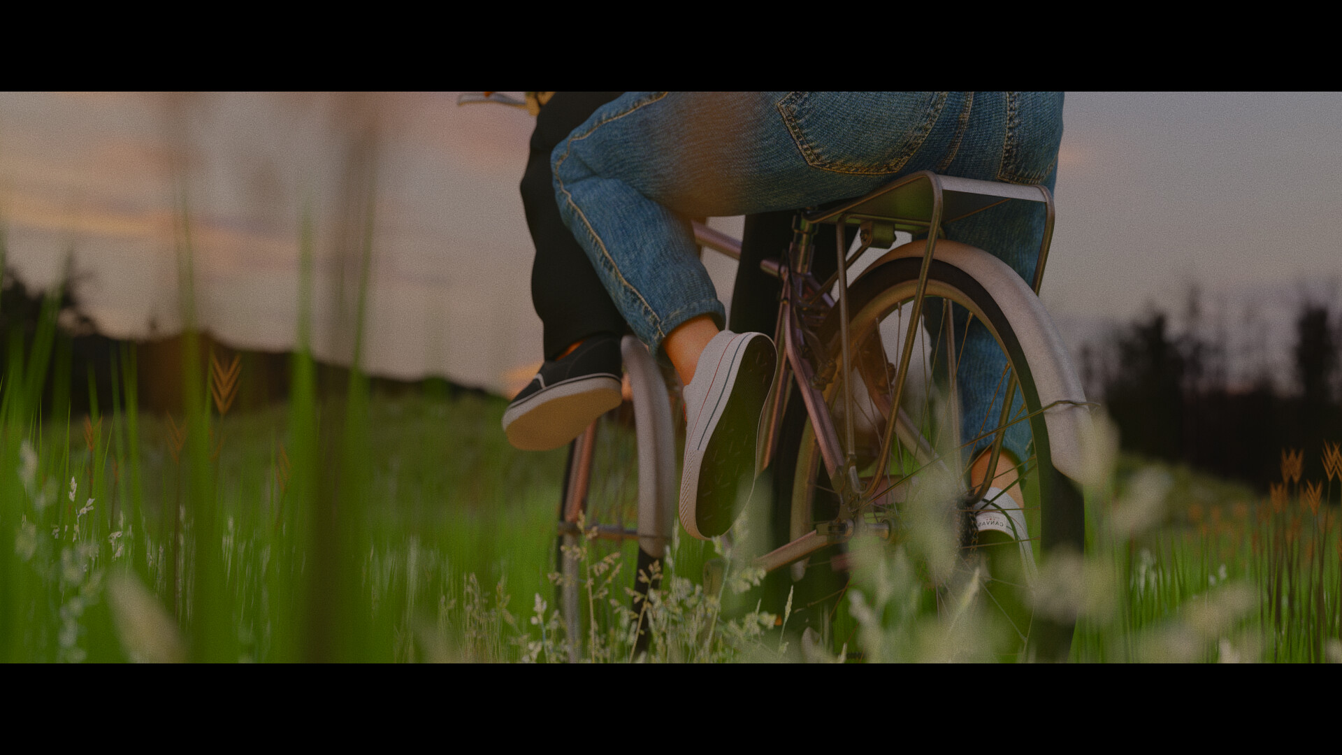 Strangers on Paper screenshot 4
