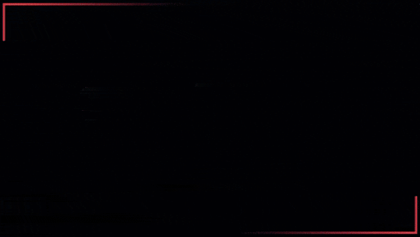 Ảnh GIF gameplay: Ryu Hayabusa (hoặc nhân vật ninja khác) chiến đấu tốc độ cao với đối thủ, hiệu ứng ánh sáng xanh và đỏ trong môi trường tối của Ninja Gaiden 4.